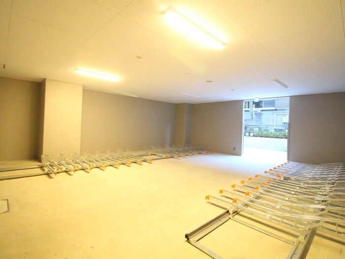 物件外観写真6　(駐輪場)