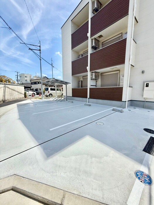 物件外観写真2　(駐車場)