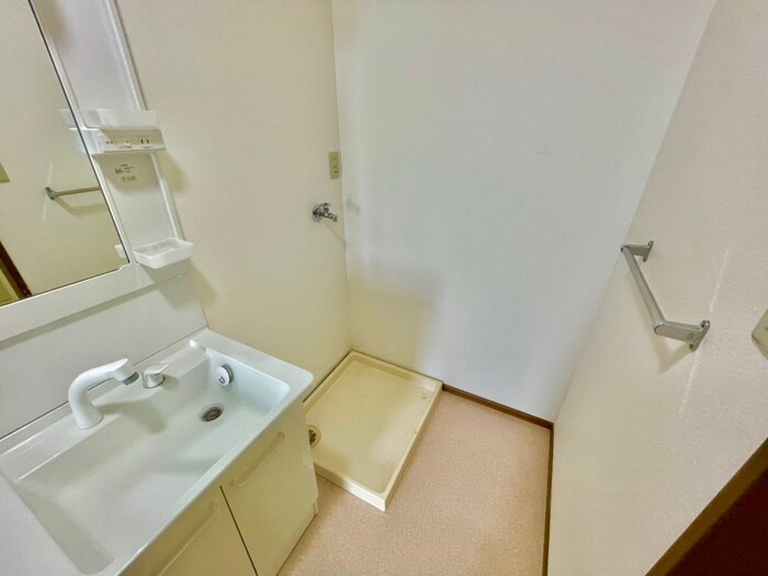 物件内観写真14　(洗濯機置場)