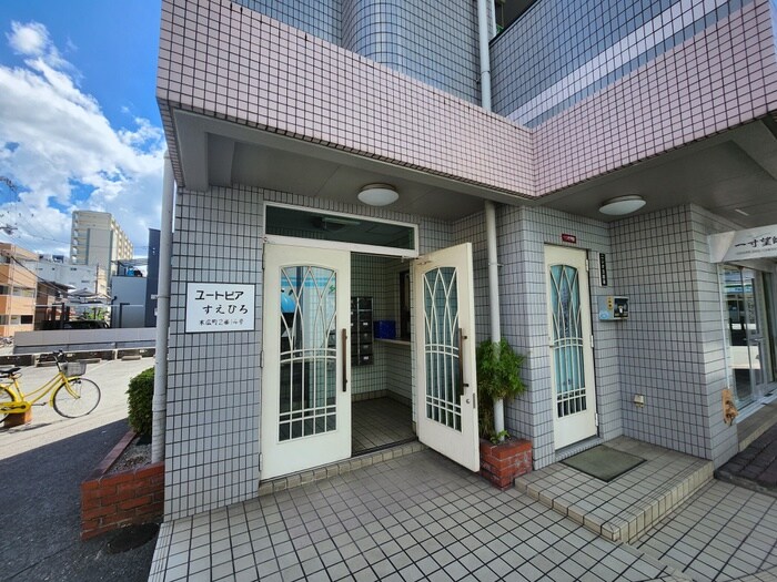 物件外観写真3　(エントランス部分)