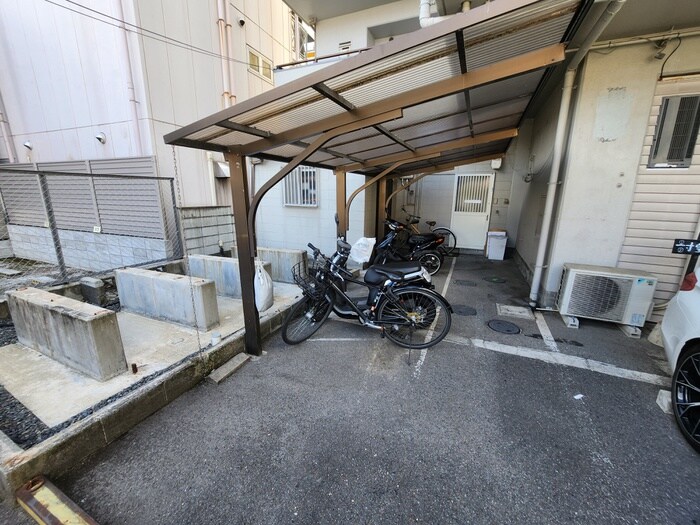 物件外観写真5　(駐輪場)