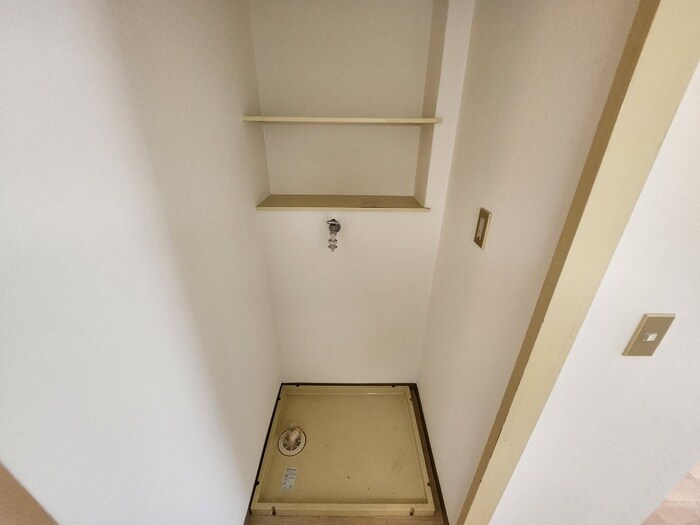物件内観写真10　(洗濯機置場)