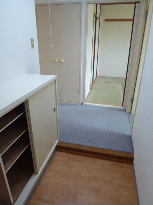 物件内観写真12　(玄関)