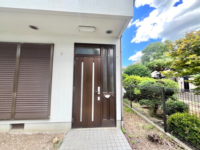 物件外観写真5　(エントランス部分)