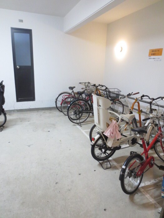 物件外観写真6　(駐輪場)