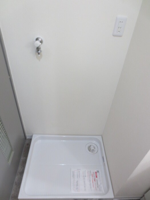 物件内観写真18　(洗濯機置場)