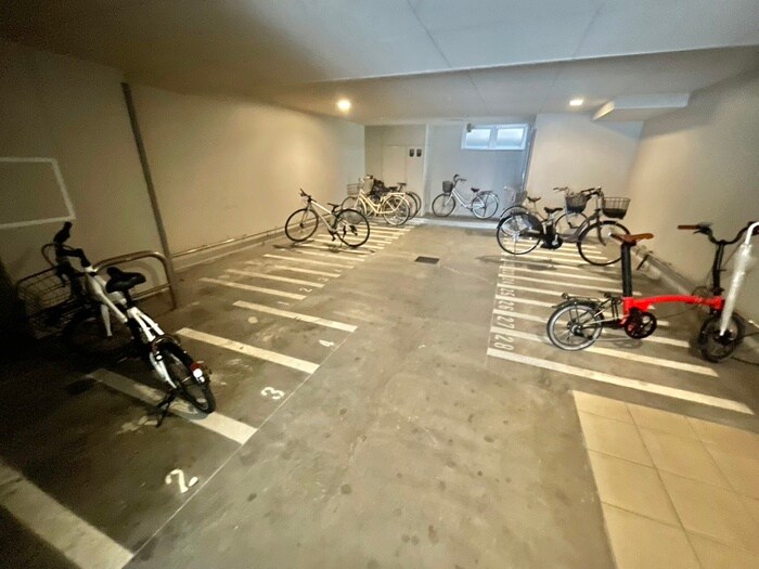 物件外観写真4　(駐輪場)