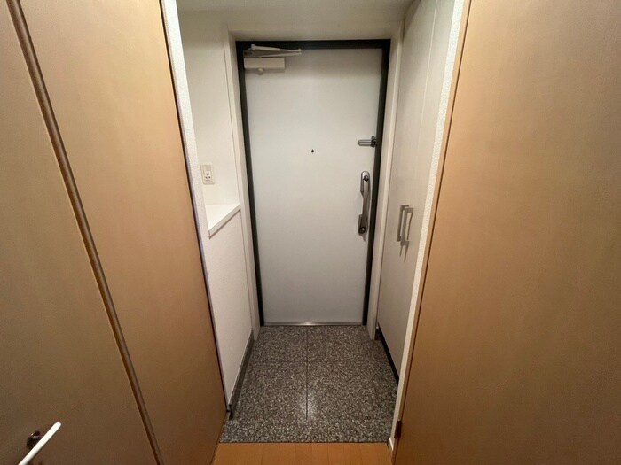 物件内観写真13　(玄関)