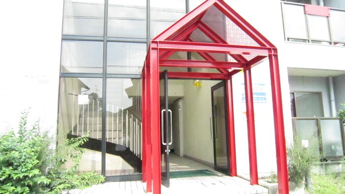 物件外観写真3　(エントランス部分)
