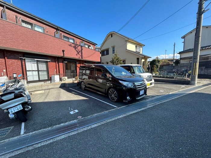 物件外観写真4　(駐車場)