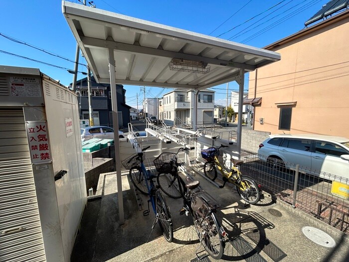 物件外観写真5　(駐輪場)