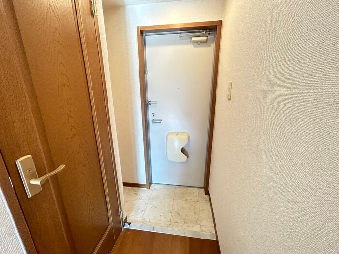 物件内観写真15　(玄関)