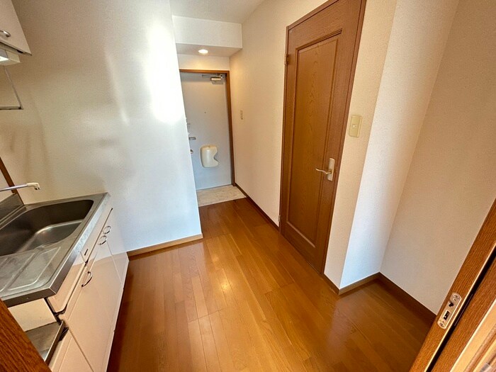 物件内観写真19　(廊下)