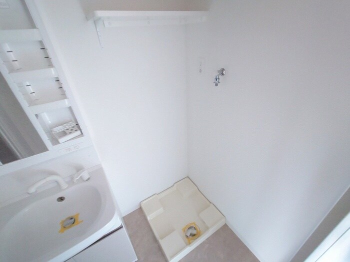 物件内観写真13　(洗濯機置場)