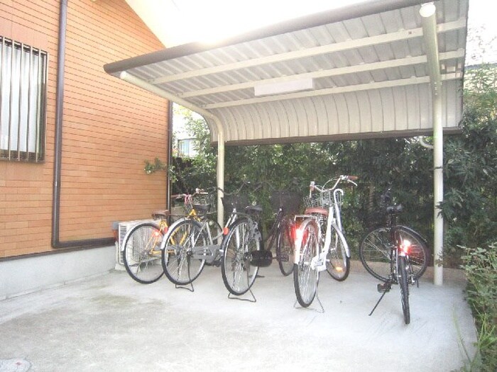 物件外観写真4　(駐輪場)