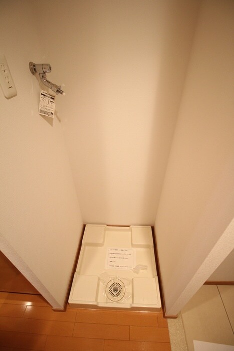 物件内観写真10　(洗濯機置場)