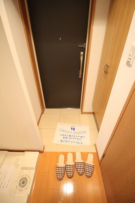 物件内観写真12　(玄関)