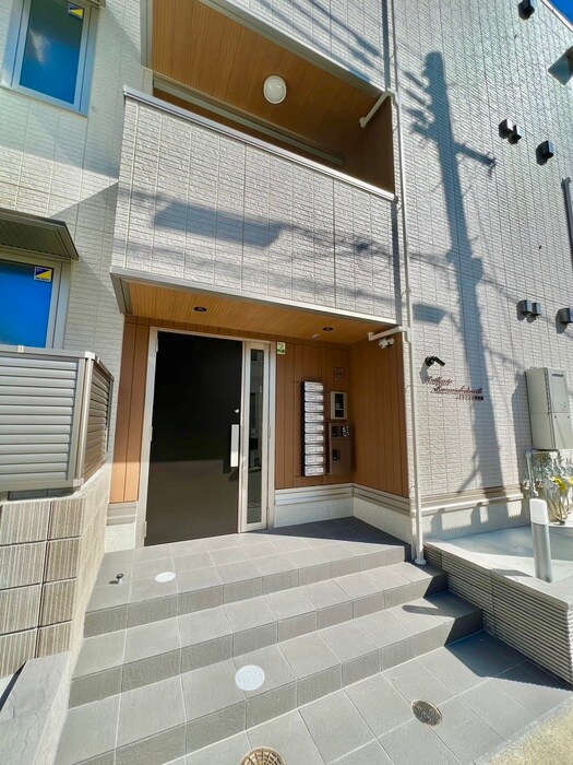 物件外観写真3　(エントランス部分)