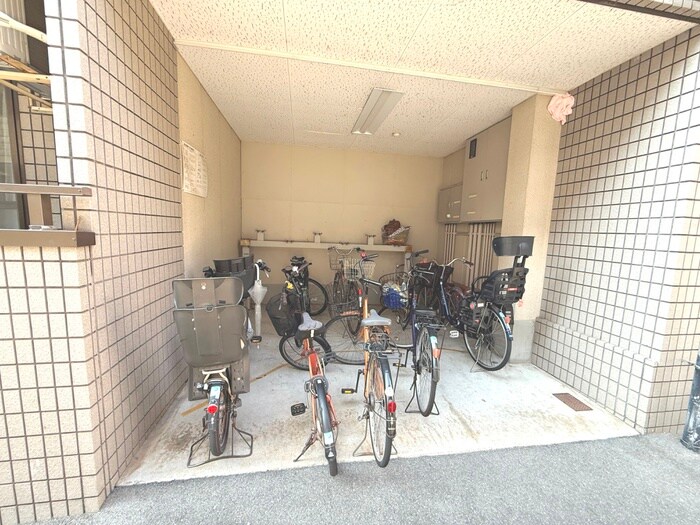 物件外観写真3　(駐輪場)