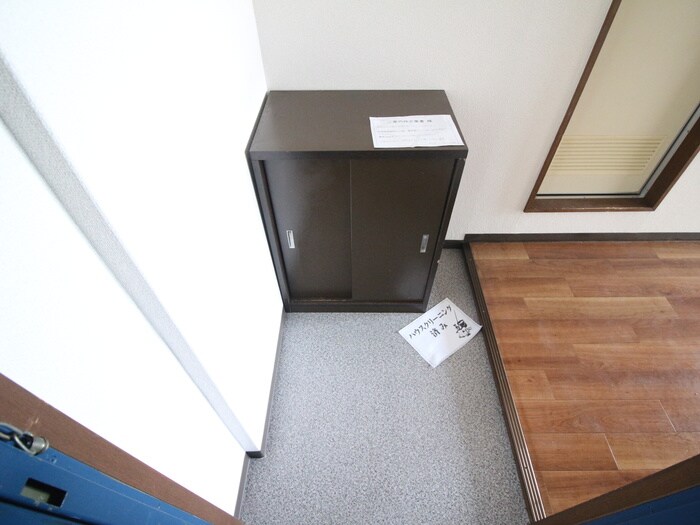 物件内観写真16　(玄関)