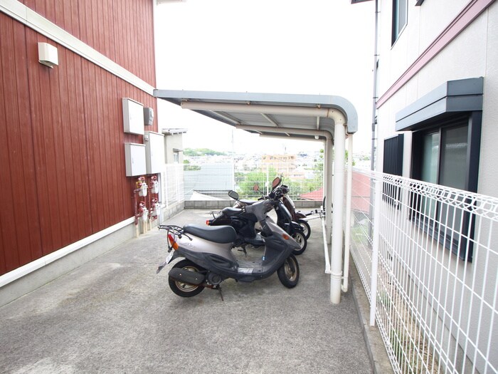 物件外観写真3　(駐輪場)