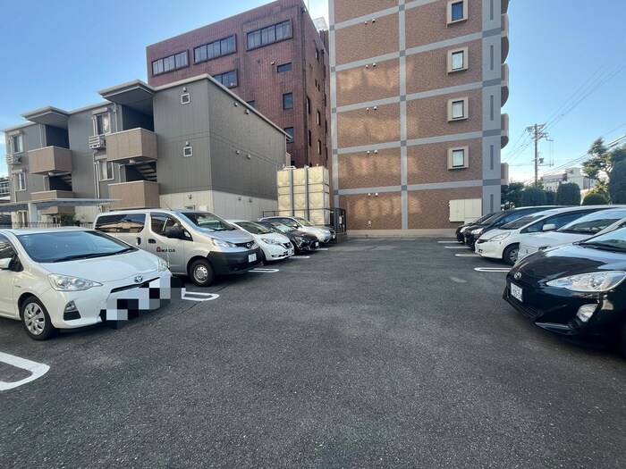 物件外観写真6　(駐車場)