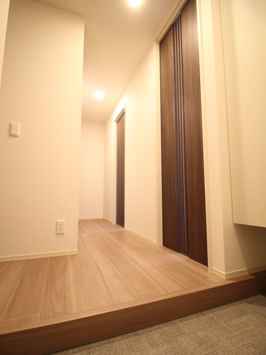 物件内観写真7　(玄関)