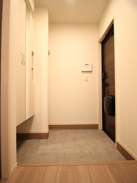 物件内観写真10　(玄関)
