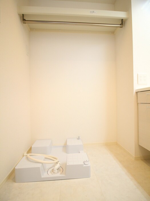 物件内観写真16　(洗濯機置場)