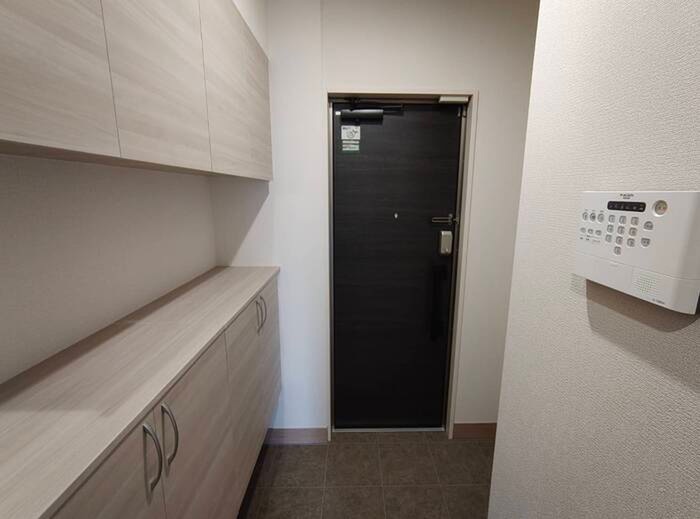 物件内観写真11　(玄関)