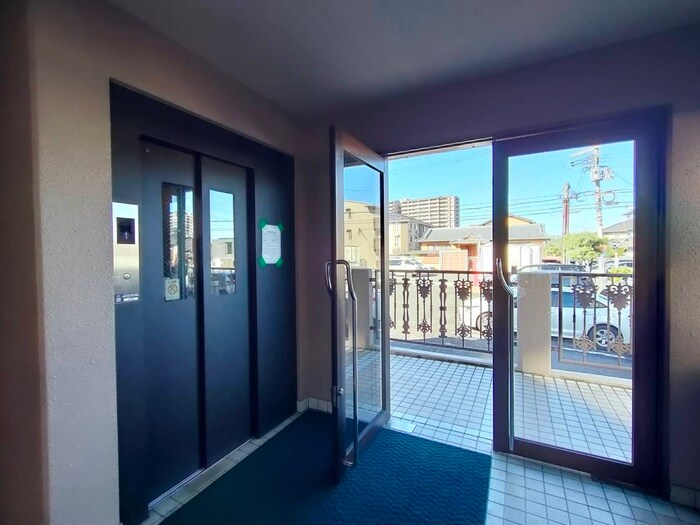 物件外観写真4　(エントランス部分)