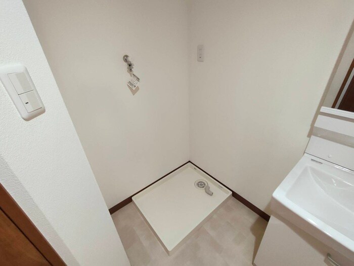 物件内観写真14　(洗濯機置場)