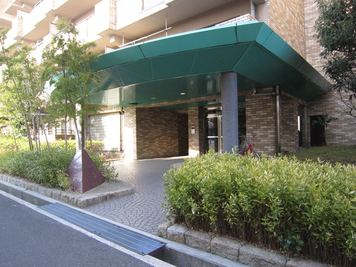 物件外観写真3　(エントランス部分)