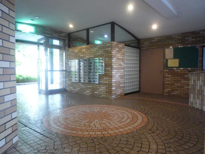 物件外観写真4　(エントランス部分)