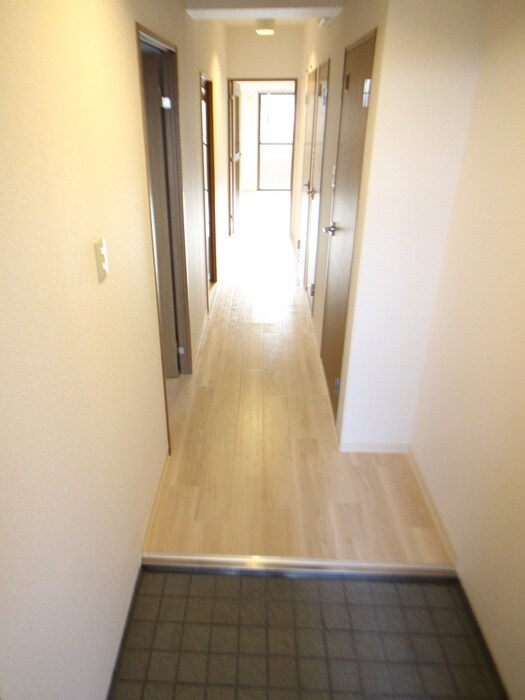 物件内観写真12　(玄関)