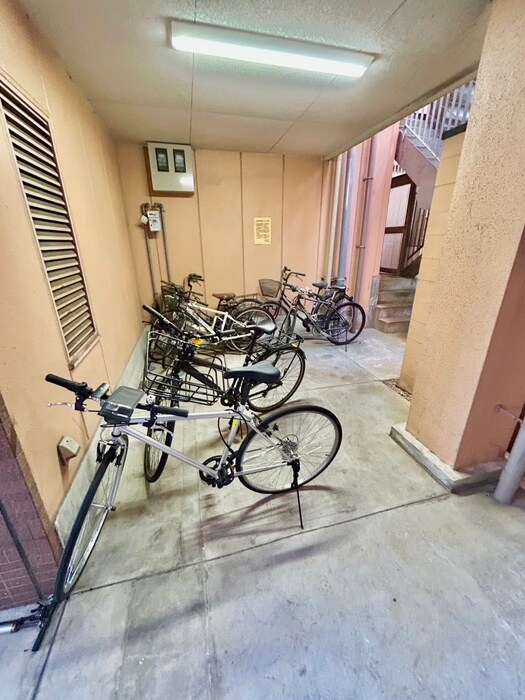 物件外観写真6　(駐輪場)