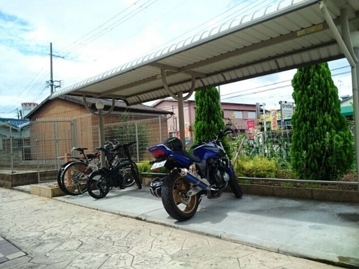 物件外観写真4　(駐輪場)