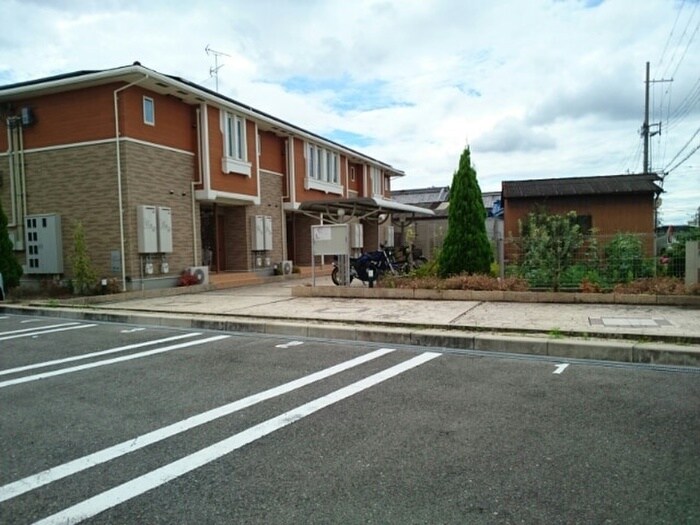 物件外観写真6　(エントランス部分)