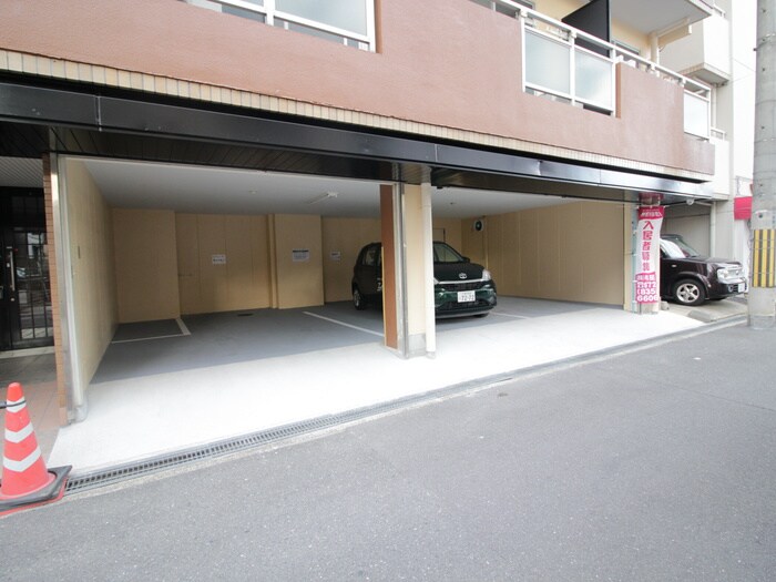 物件外観写真4　(駐車場)