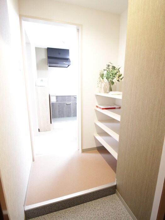 物件内観写真16　(玄関)