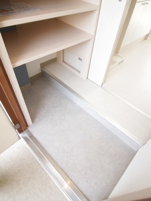 物件内観写真16　(玄関)