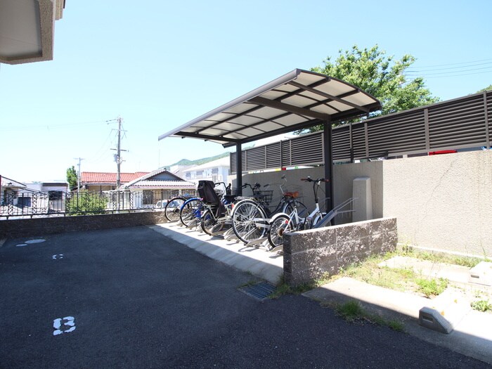物件外観写真5　(駐輪場)