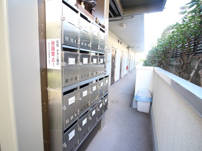 物件外観写真5　(エントランス部分)