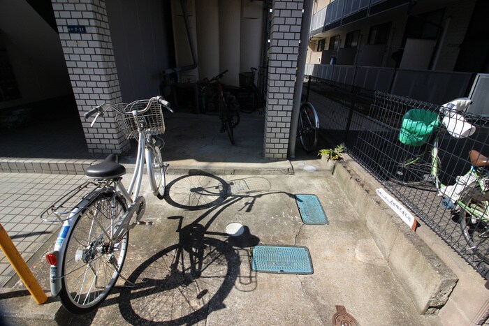 物件外観写真5　(駐輪場)