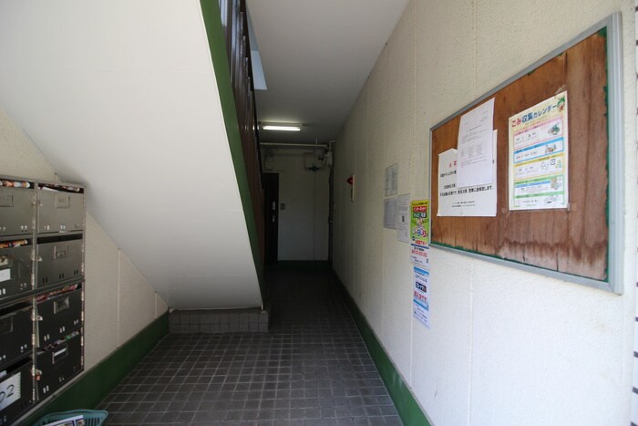 物件外観写真6　(エントランス部分)