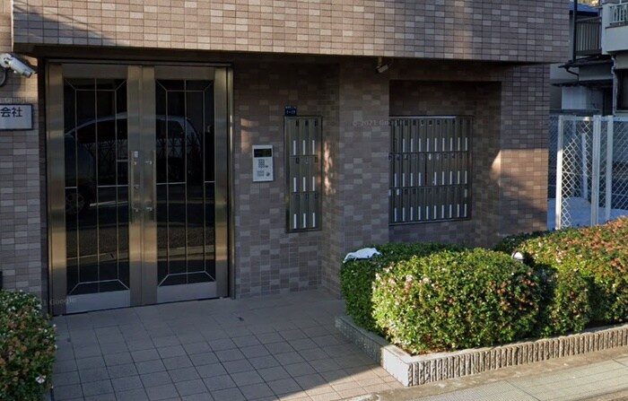 物件外観写真4　(エントランス部分)