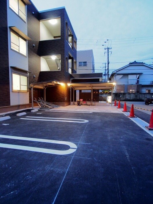 物件外観写真3　(駐車場)