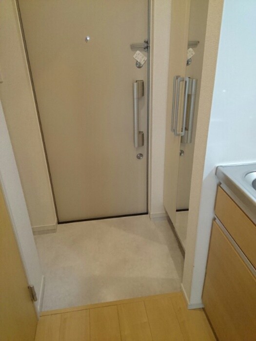 物件内観写真12　(玄関)