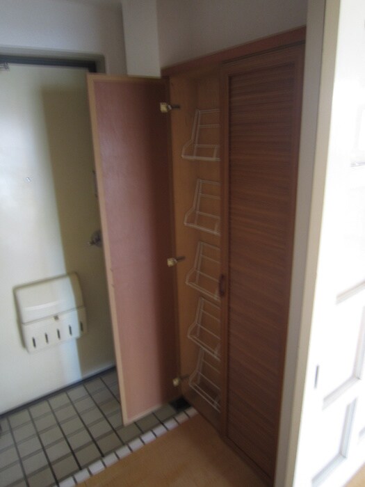 物件内観写真12　(玄関)