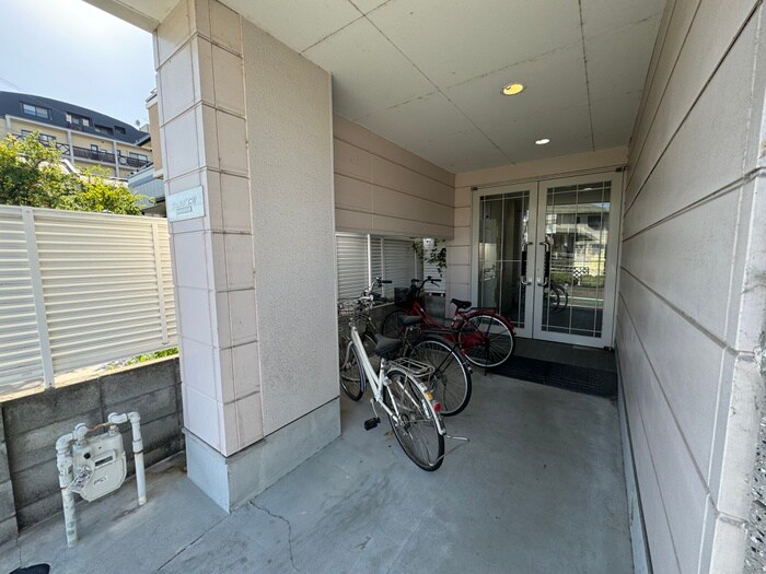 物件外観写真6　(駐輪場)